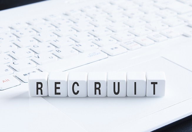 白ブロック・RECRUIT